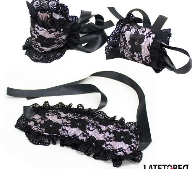 2 Piece Set Lace lindfold and Handcuffs