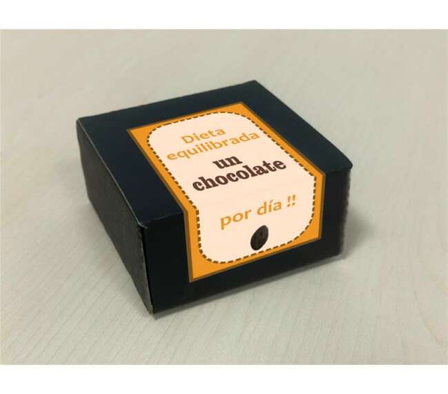 Box with 8 lips vagina-shaped pure chocolates