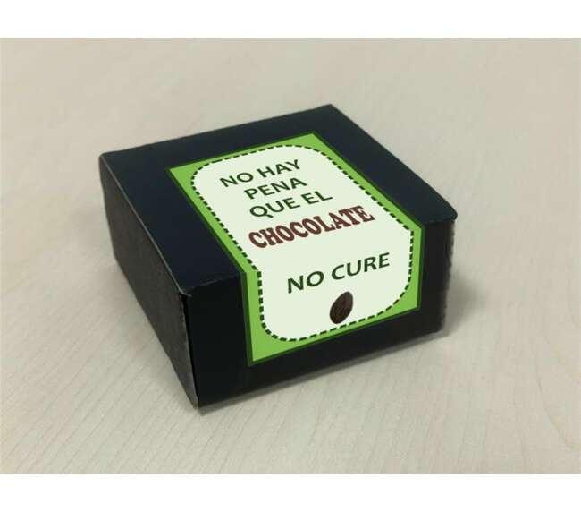 Box with 8 lips vagina-shaped pure chocolates