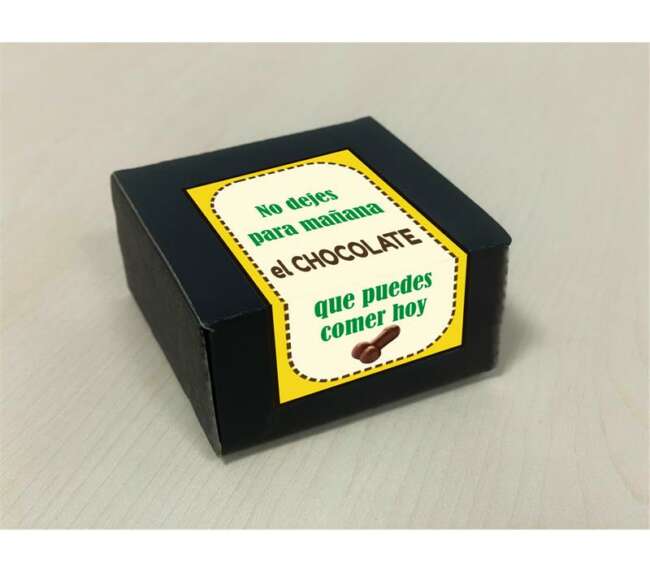 Box with 8 penis-shaped pure chocolates
