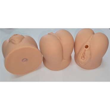 Labia shaped whistle