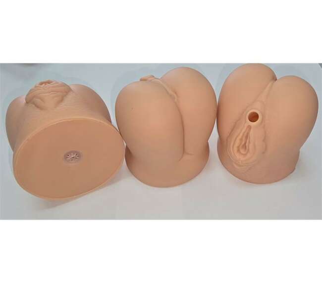 Labia shaped whistle