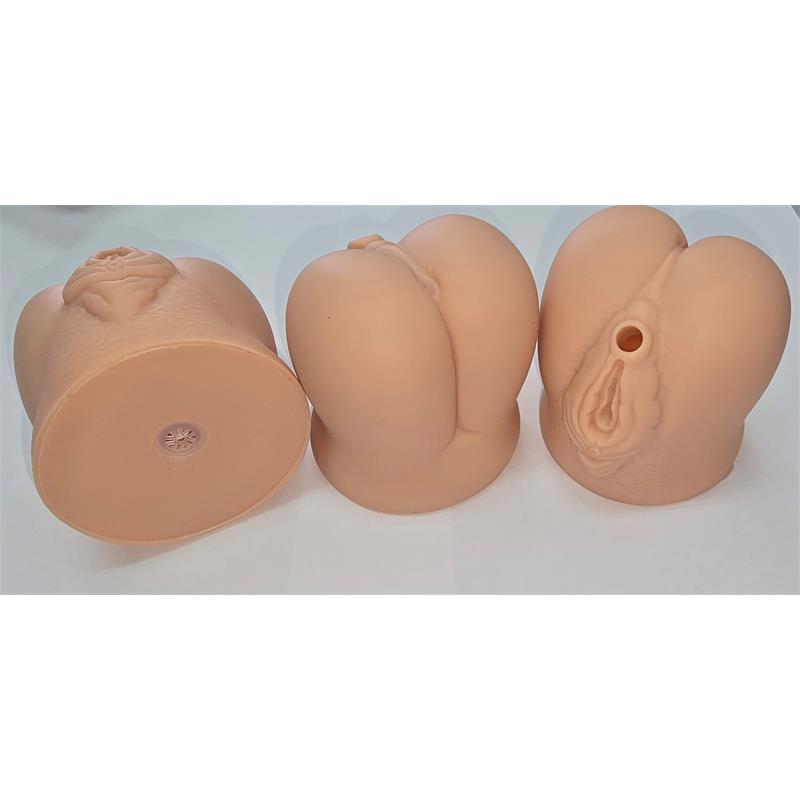 Labia shaped whistle