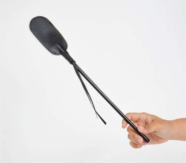 Oval-shaped synthetic leather whip