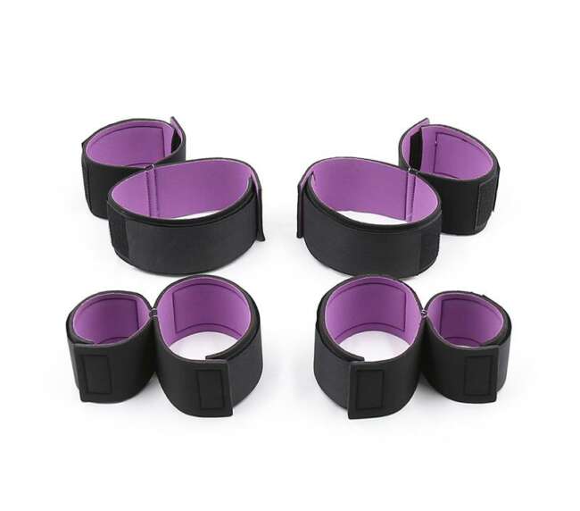 Set of restraints with handcuffs and Anklecuffs Adjustable